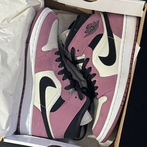 Nike Air Jordan 1 Mid SE Sneakers